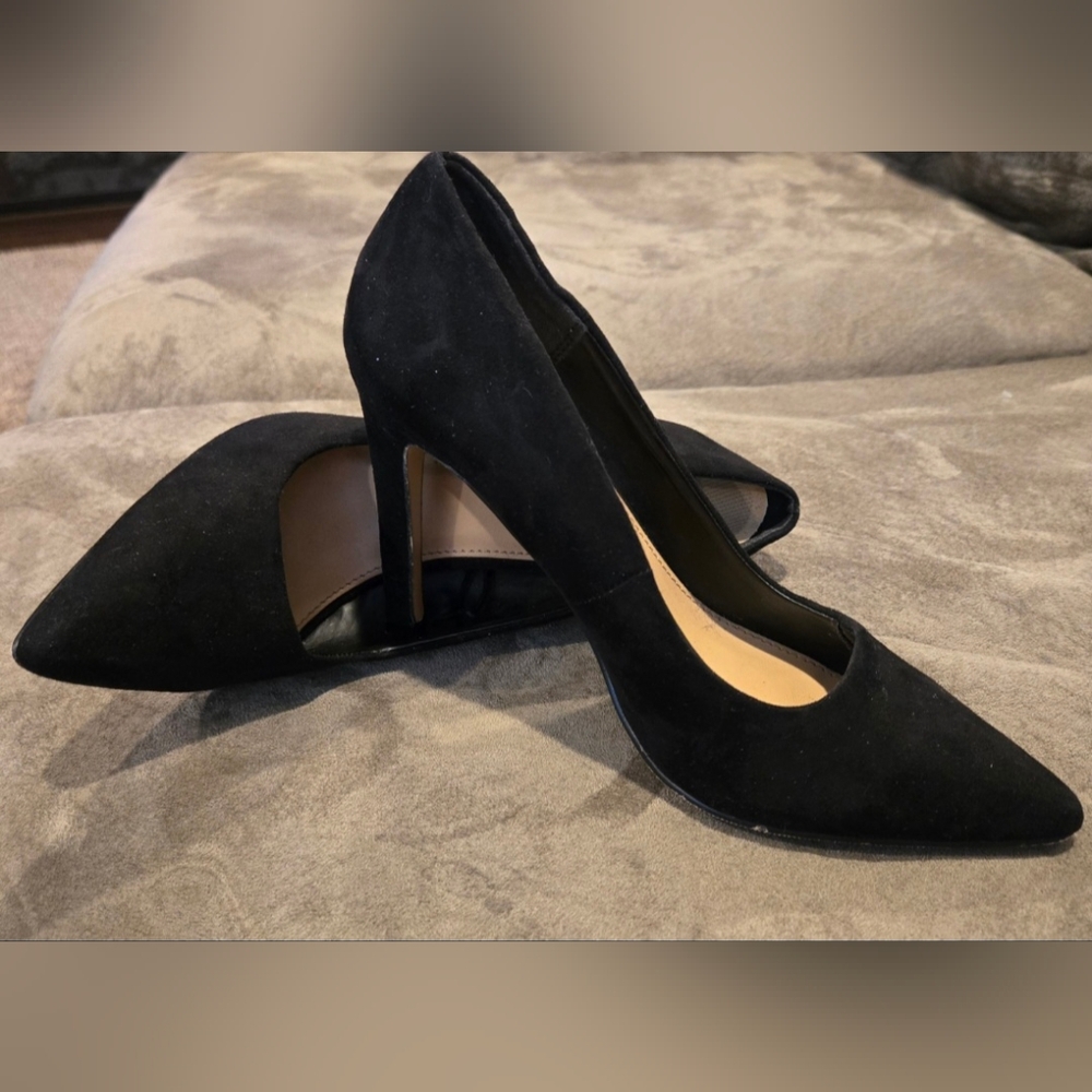 "FOREVER 21"womens black high heel.